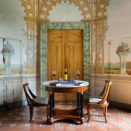 Exclusive Apartment-1844s Frescoes- Centuries Old Park- Peacocks- Mastrangelo 度假居 *