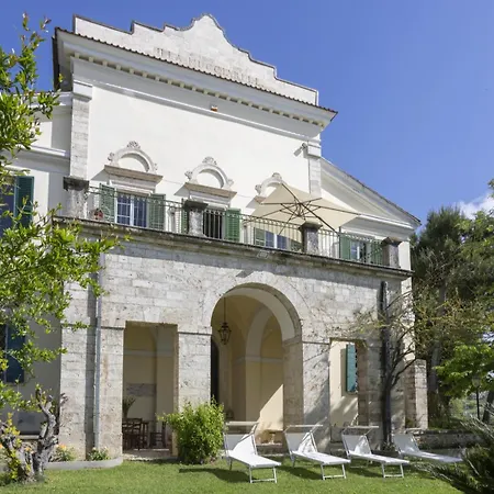 Entire Private Floor In An 1800s Frescoed With Historic Park - Mastrangelo Colli del Tronto