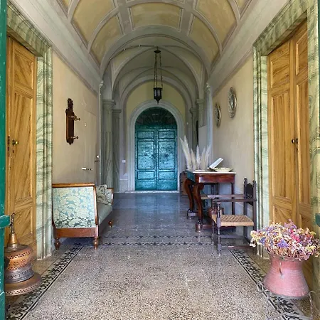 Exclusive Apartment-1844s Frescoes- Centuries Old Park- Peacocks- Mastrangelo 度假居