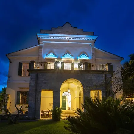 Entire Private Floor In An 1800s Frescoed With Historic Park - Mastrangelo * Colli del Tronto