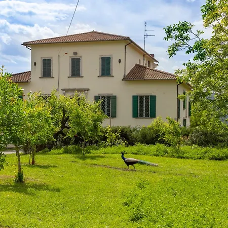 Ferienhaus Exclusive Apartment-1844s Frescoes- Centuries Old Park- Peacocks- Mastrangelo *