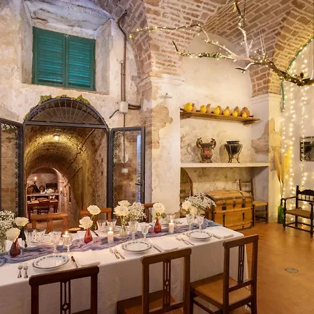 Exclusive In An 1800s Frescoed With Historic Park - Mastrangelo Ferienhaus