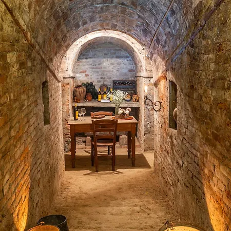 度假居 Exclusive Apartment-1844s Frescoes- Centuries Old Park- Peacocks- Mastrangelo