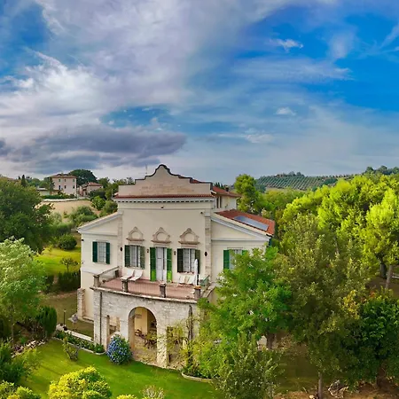 Ferienhaus Exclusive Apartment-1844s Frescoes- Centuries Old Park- Peacocks- Mastrangelo *
