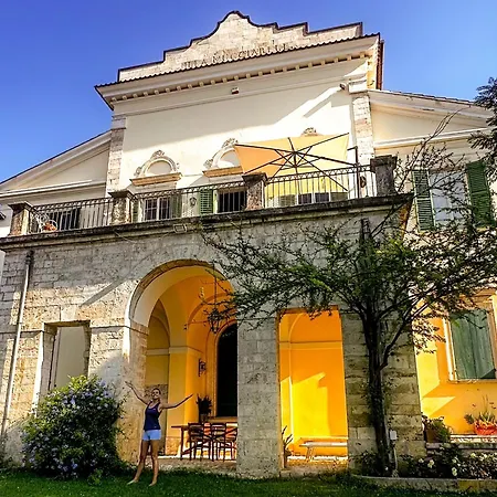 Exclusive Apartment-1844s Frescoes- Centuries Old Park- Peacocks- Mastrangelo Ferienhaus