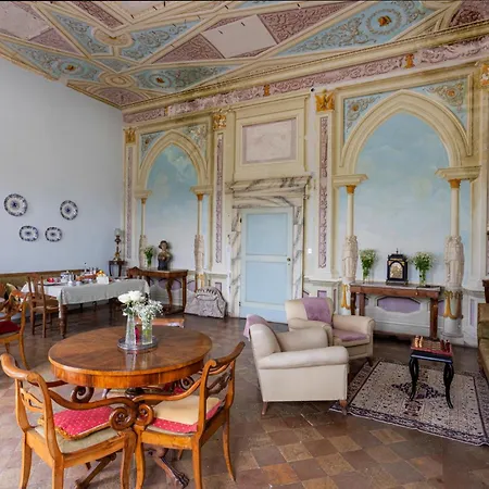 Exclusive Apartment-1844s Frescoes- Centuries Old Park- Peacocks- Mastrangelo